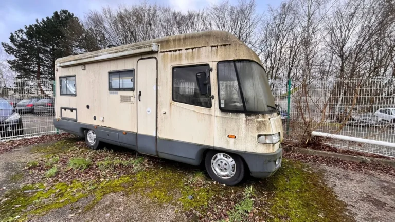 VEHICULES PONTS ELEVATEURS STOCK DE PIECES AUTOMOBILES FIAT et ABARTH – Véhicules pour pièces (sur place, à récupérer à Blois avant le 28/2)